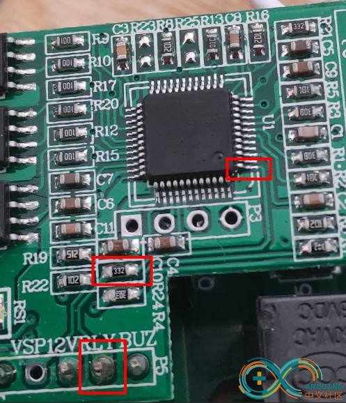 查看电路图是控制芯片的1脚通过332的电阻到RLY端输出的